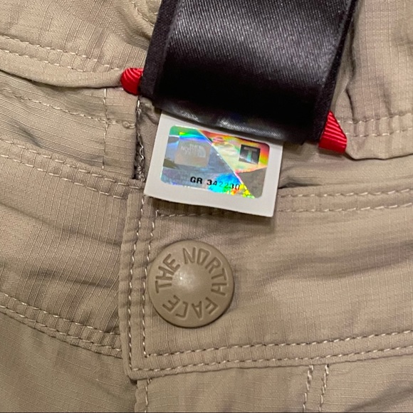 The North Face men’s small beige shorts - Picture 8 of 8